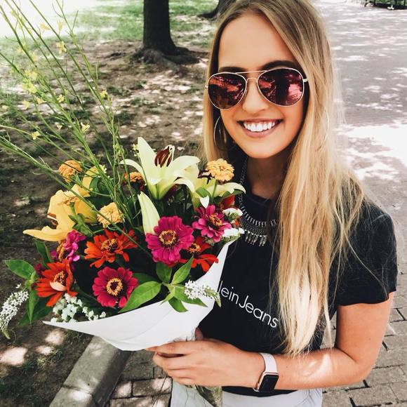 Meet your Posher, Alyson - Picture 1 of 1